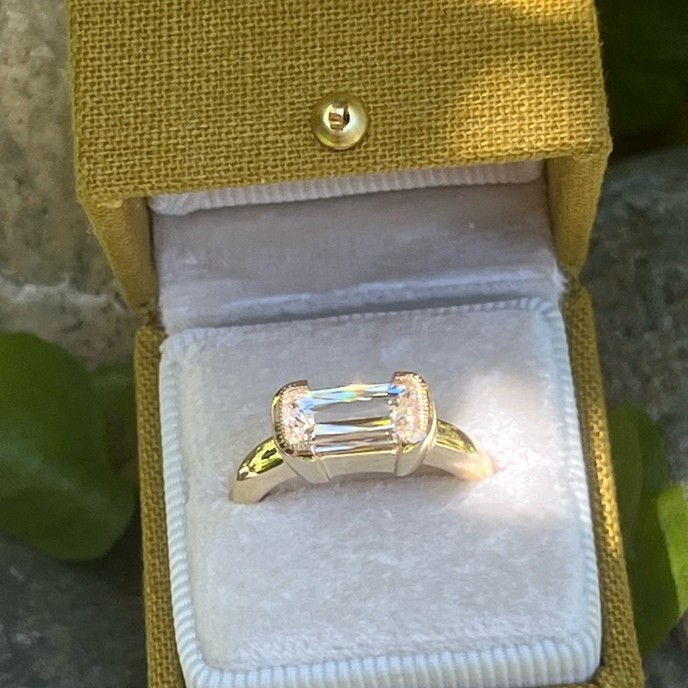 Elegant Custom 18k Gold and Best Lab Made Diamond d Ring